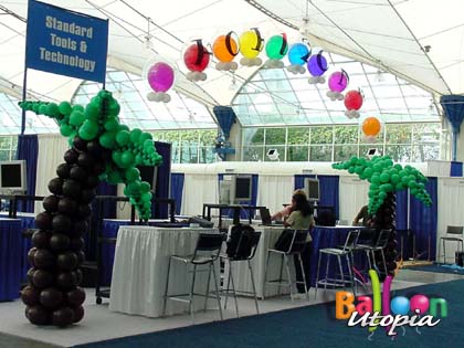 Balloon Decorations on San Diego Trade Show Booth Decor By Balloon Utopia